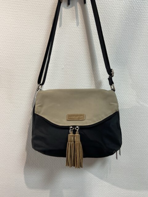 fe74a43b b96b 4fa7 91f9 198bab993f8b 12480 00000d1d01fa6989 file