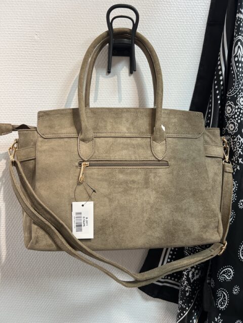 909d95b4 92e1 4e2f 887a 6ec28f61e6bd 73102 00000a69a9bb695d file