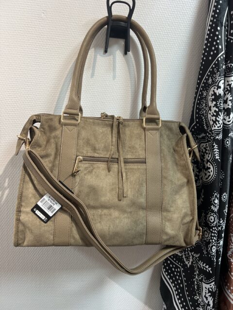 63a063cf 5591 447c a9d4 71e8c11eefa8 27724 000003deb403cc9a file